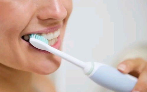 早上起床不刷牙就喝水,是在往身体里送细菌吗 不刷牙有何坏处
