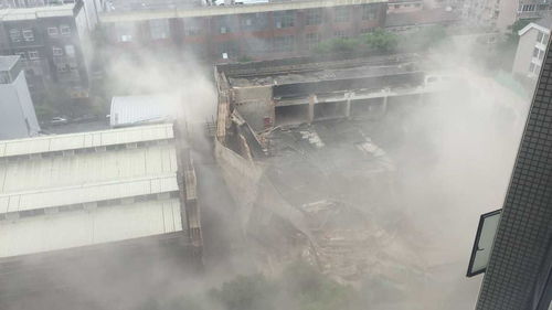 上海发生坍塌建筑为4S店 市民 家中摇晃以为是地震 
