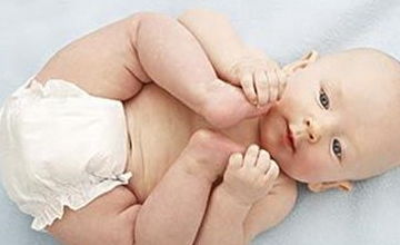 婴儿换尿布多久换一次 宝宝换尿布时总是哭怎么回事