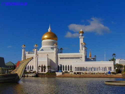 这个东南亚最美的清真寺,是文莱的标志性建筑,像浮在水面上 文莱游18