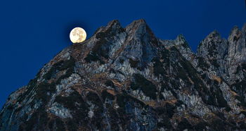 日山什么来，探寻东方神话之山的神秘源起，日山什么意思