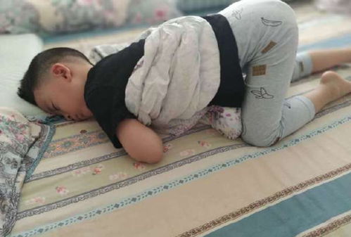 小睡姿预示大性格,如果孩子是最后一种睡姿,那恭喜了成才的娃