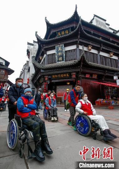 在黄山屯溪老街周边自驾游,应该怎么规划旅行路线 (黄山屯溪老街有免费停车场吗)