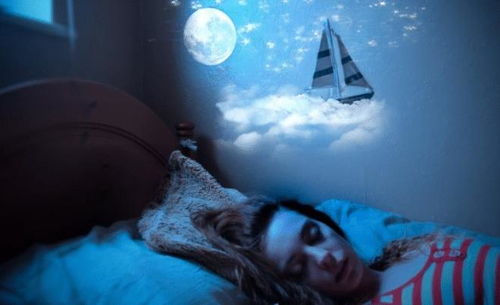 为什么有人晚上睡觉会梦见去世的亲人,有什么预兆 代表了什么