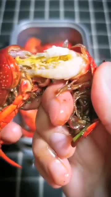 正确吃龙虾的方法,你怎样剥龙虾的 