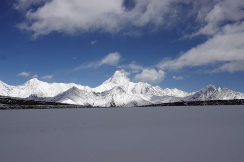 冷嘎措 冰封的眼泪 一座威严的雪山 ..