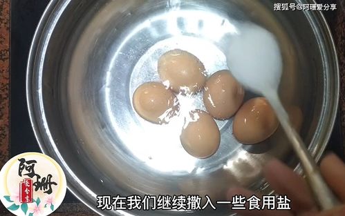 水煮鸡蛋只需加入这个东西,营养不流失香嫩可口不粘壳