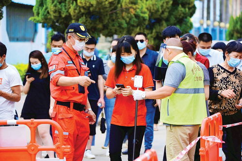 惠州 各色马甲助力检测 贴心服务温暖人心 