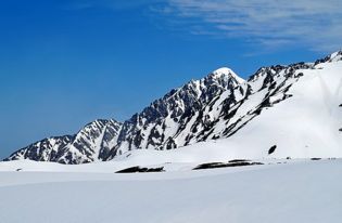 记得立山黑部的雪墙绝境吗 今年比6层楼还高 