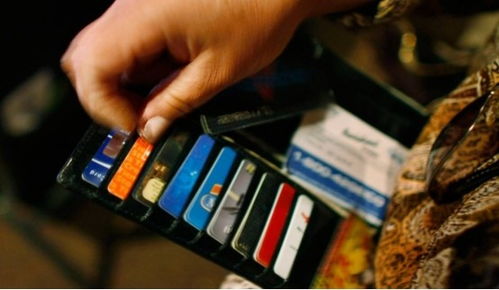 多家银行警示若个人信用卡资金买房炒股将降额止付冻结锁卡