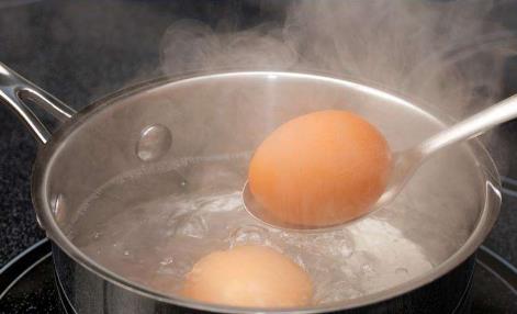 早上鸡蛋如此煮,相当于是在吃 毒 ,很多人还当滋补品