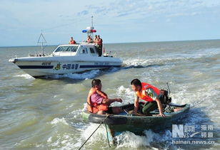 海南 海警救助一艘破损进水渔船 