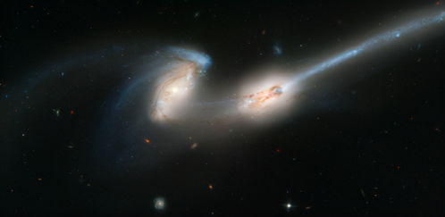 星际间隔非常遥远,为何两个星系还会相撞