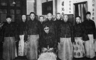 1925年冯玉祥将末代皇帝溥仪逐出紫禁城，是否是历史上的进步行为呢为什么