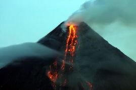 菲律宾马荣火山喷发熔岩 