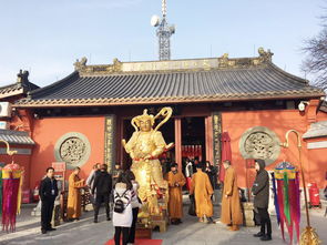 新年第一天上杭州北高峰拜财神的人多,求财求运求姻缘