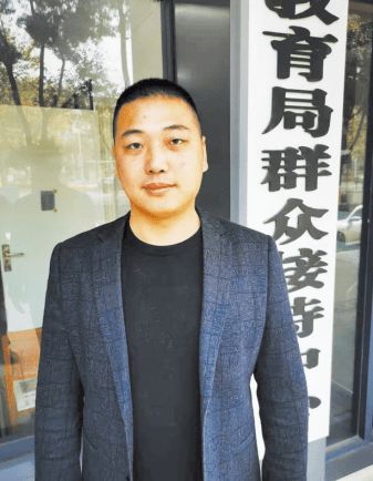 车辆冲进深沟侧翻,荆门退役军人黄睿救出5名被困者