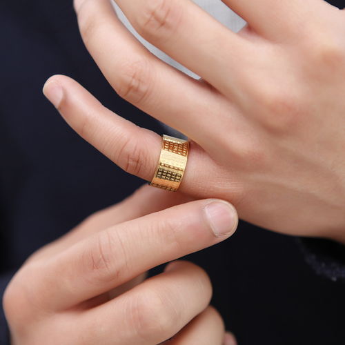 每一个手指戴戒指都有寓意,无名指是结婚,大小拇指你知道吗 