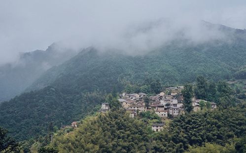 云雾中的神仙山村,主要走复古路线,成为摄影爱好者的观光好去处