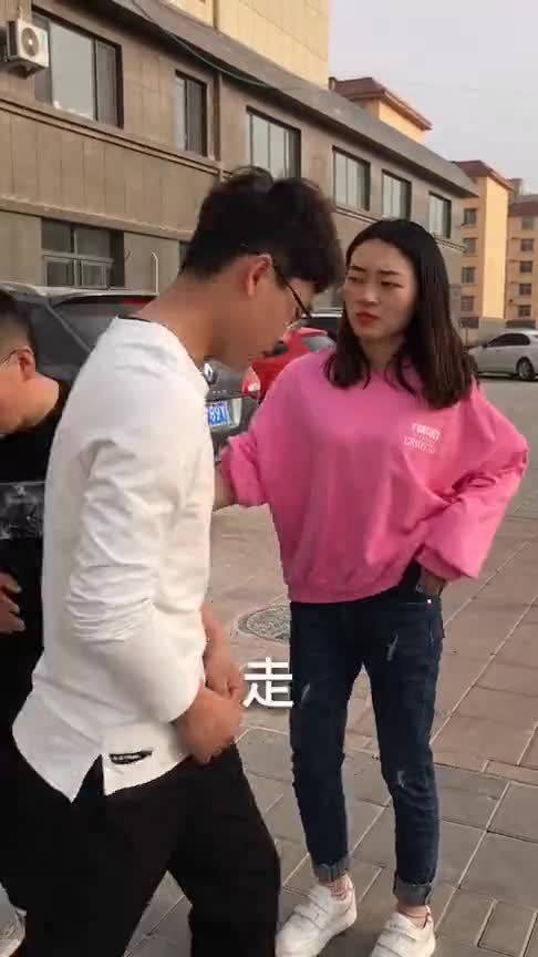 姐姐还是你亲姐姐,偷偷借钱 