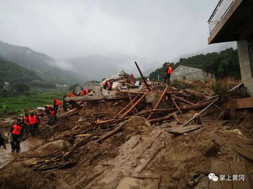 湖北黄梅县大河袁山村山体滑坡被困群众救援侧记