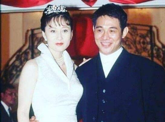 你不知道李连杰还有个前妻 离婚后单身30年,成最美的单亲妈妈