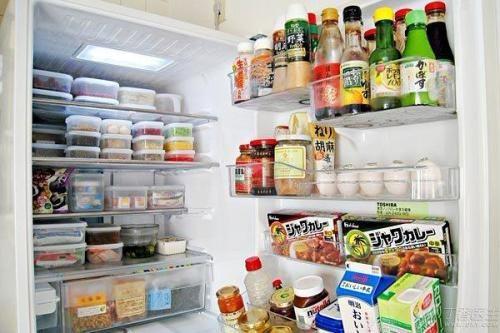 冰箱能够让食物存放时间久一点,食物放在冰箱中有哪些注意事项 