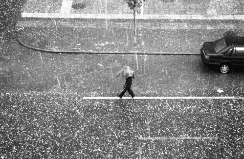 北京突降大雨冰雹 