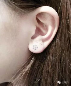 纹身师 适合女生耳朵纹身 耳后纹身