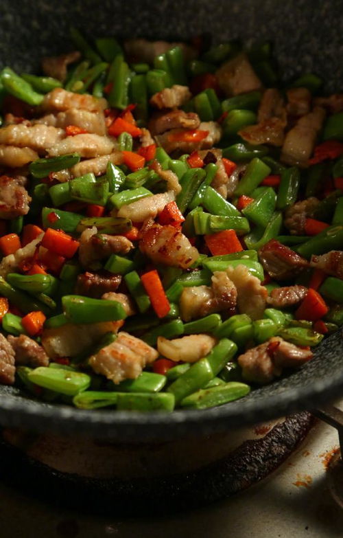 这碗饭 名为 橄榄菜四季豆肉丁蛋炒饭