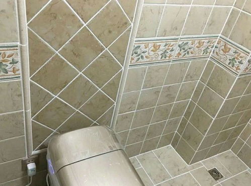 卫生间铺好瓷砖以后漏水,别着急砸瓷砖,有2种方法很实用