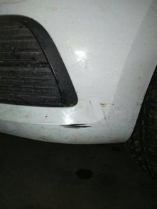 新车前杠被刮掉漆,需要喷漆修复吗 