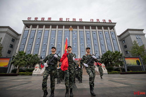 揭秘成都国旗护卫队 19岁新兵首次加入护旗方队,28岁升旗手或将离开旗台