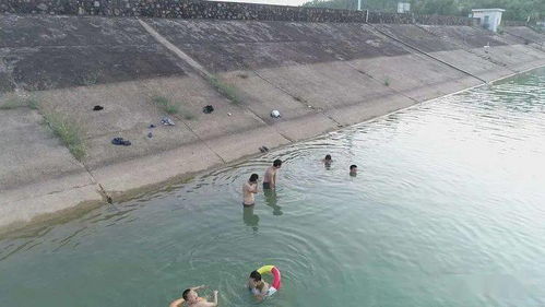 这些人在可塘可北水库违规游泳