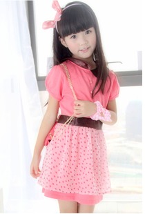 我想找一张穿粉色衣服很可爱漂亮小女孩图片 