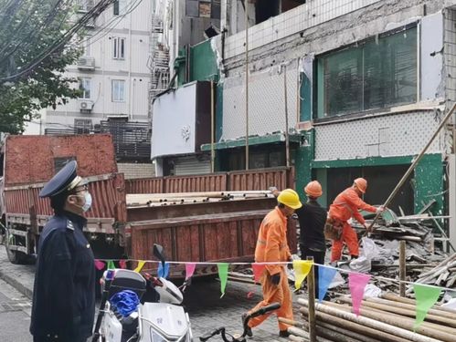 玉屏南路此处违章搭建的建筑被拆除,居民直呼 拆得好 