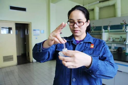 春节,我们都在 家 ,公司领导来拜年 