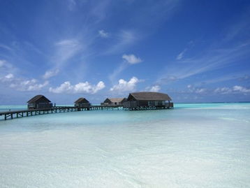 马尔代夫艾雅度岛旅游浪漫的沙滩度假胜地