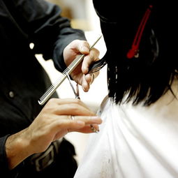 理发剪刀怎么拿 理发剪子和推子的基本功怎样练习 十大品牌网 
