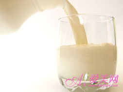 喝酸奶能防治妇科病 专家 饮用酸奶好得快 