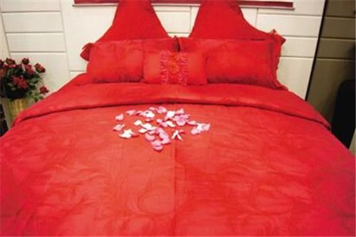 结婚铺床四言八句吉祥话顺口溜 结婚铺床有哪些步骤
