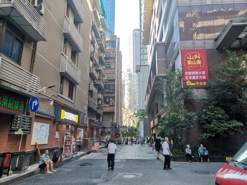 到重庆旅游,看过网红大景点,别忘记去背街小巷感受老重庆的味道