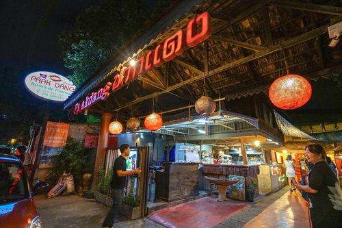 新加坡姐弟在清迈开了家泰国餐厅生意超好,请的员工却都是不良少年 