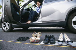 新闻实验 穿什么鞋开车最安全