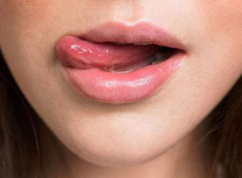嘴唇干是什么原因,怎么解决,嘴唇干起皮是什么原因怎么解决,嘴唇总是发干是什么原因