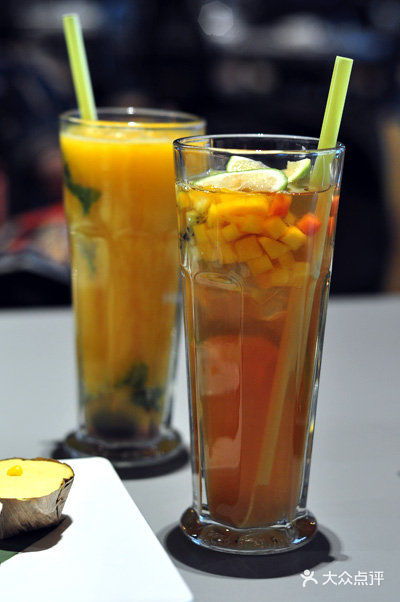 亚洲土地 芒果和柠檬味的饮料图片 