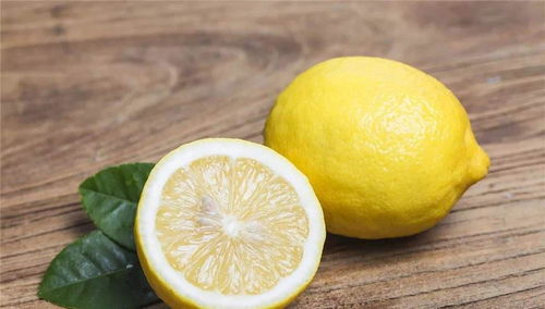 夏天到了,多喝几杯柠檬水,不仅可以增强食欲,还能美白肌肤