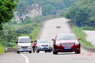 男女合伙在水南公路上拦车 抢劫