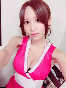 妹子用一件开xiong毛衣秒杀众女星 看了之后心服口服