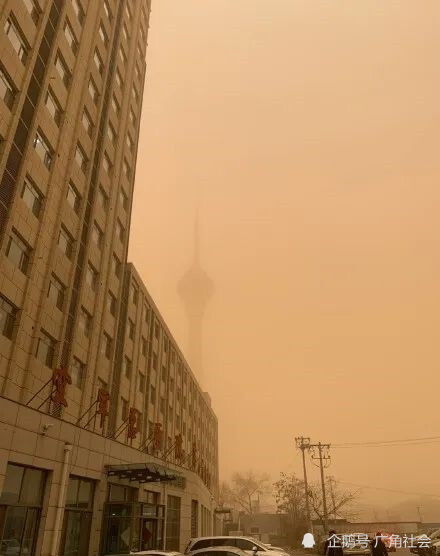 北京沙尘来临 漫天橘黄色：空气净化器摆门口卖爆了
